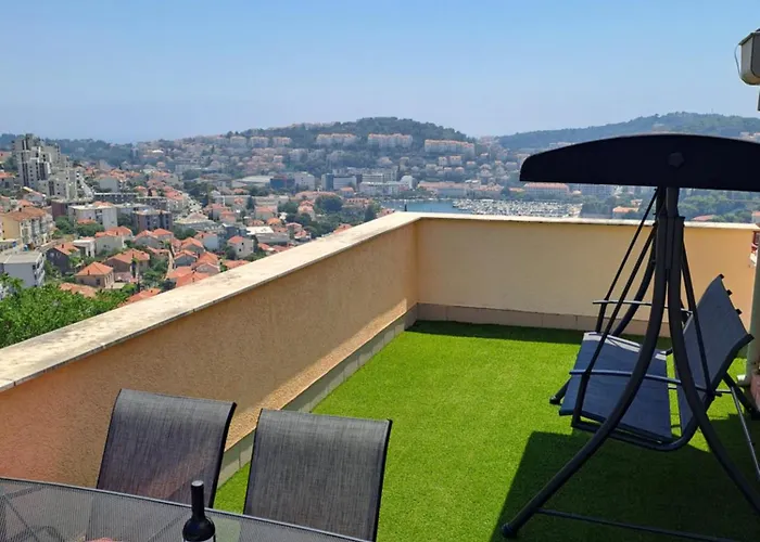 Panorama Apartment *